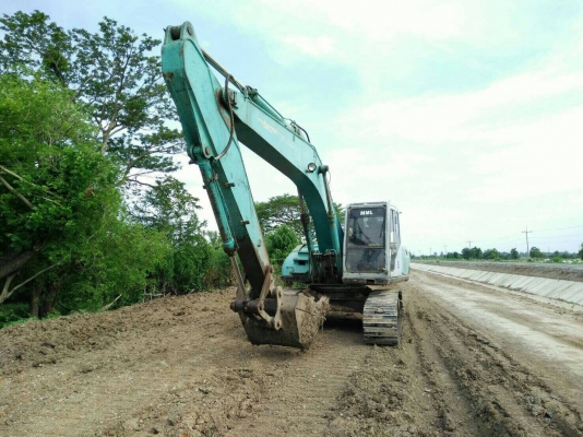 รถแบคโฮ KOBELCO  มีเล่มทะเบียนพร้อมโอน รถปี 2555