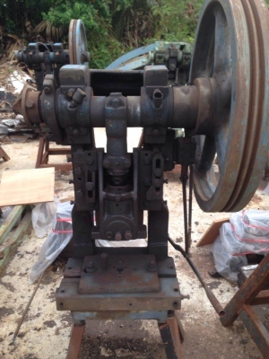 ขายเครื่องปั้ม มี15กับ20ตัน ขายเครื่องปั้ม มี15กับ20ตัน