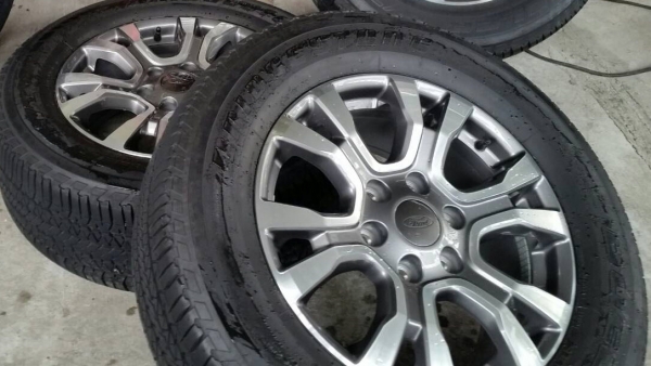 ล้อแม็ก new ford ranger 18 ยาง bridgestone dueler 265 60r18 ปลายปี 15