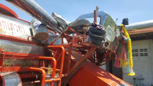 ขาย รถเกี่ยวข้าว ไทยเจริญ เครื่อง HINO JO8C เทอร์โบ 260 แรงม้า ปั้มไดกิ้น ช่วงล่าง 12 HT ตัวแรก รถพร้อมใช้ครับ ขาย รถเกี่ยวข้าว ไทยเจริญ เครื่อง HINO JO8C เทอร์โบ 260 แรงม้า ปั้มไดกิ้น ช่วงล่าง 12 HT ตัวแรก รถพร้อมใช้ครับ