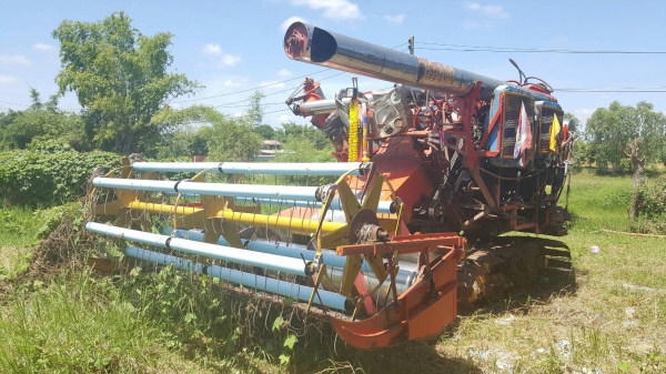 ขาย รถเกี่ยวข้าว ไทยเจริญ เครื่อง HINO JO8C เทอร์โบ 260 แรงม้า ปั้มไดกิ้น ช่วงล่าง 12 HT ตัวแรก รถพร้อมใช้ครับ ขาย รถเกี่ยวข้าว ไทยเจริญ เครื่อง HINO JO8C เทอร์โบ 260 แรงม้า ปั้มไดกิ้น ช่วงล่าง 12 HT ตัวแรก รถพร้อมใช้ครับ