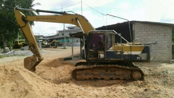 โคมัสสุ200 รุ่น5 ติดต่อ 080-1405528