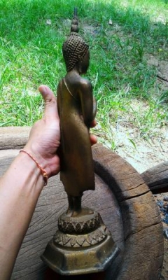 พระพุทธรูป ปางยืน มือประสาน เนื้อทองเหลืององค์ใหญ่ สูง 15นิ้ว พระหิ้งพระบ้าน