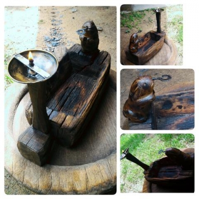 โฮงกระต่ายหมายจันทร์ ใส่ขี้ใต้ ใส่ตะเกียงทองเหลือง ไม้แกะโบราณอายุมากกว่า 80ปี งานแฮนด์เมดมือล้วนๆ มีหนึ่งเดียว ใช้งานได้ ใช้ตกแต่งร้าน หรือตกแต่งในสถานที่ต่างๆ