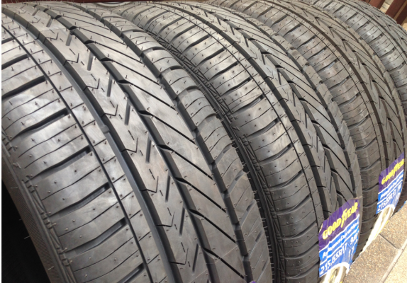 ยางใหม่ Goodyear 215 55 17 ปี16 ราคาเร้าใจ