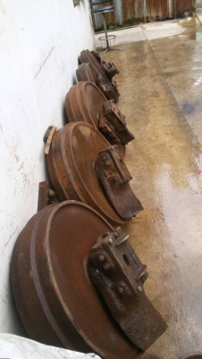 ขายอะไหล่รถแทรกเตอร์ D-4 D-5 ของเก่าสภาพสวย ล้อนำ เฟืองบายสี เฟือง ฮ้าป เฟืองขับ หัวฮันเดอร์   อื่นๆอีกหลายรายการ ขายไม่แพงครับ