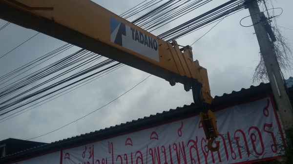 รถบรรทุกติดเครน