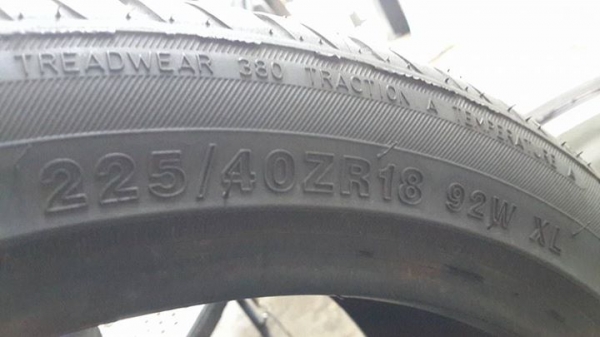 ขายยาง Saffiro 225/40/R18 1คู่ สภาพนางฟ้า ถูกมาก ขายยาง Saffiro 225/40/R18 1คู่ สภาพนางฟ้า ถูกมาก