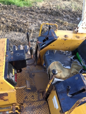 ขายแท๊กเตอร์. 14,5000 KOMATSU D20PL-6 รถเก่านอก 3 ปี เครื่องดี. ช่วงล่างพอใช้. เอกสารซื้อขาย komatsu รถอยู่นครปฐม 090-772-3710 090-772-3708 ขายแท๊กเตอร์. 14,5000 KOMATSU D20PL-6 รถเก่านอก 3 ปี เครื่องดี. ช่วงล่างพอใช้. เอกสารซื้อขาย komatsu รถอยู่นครปฐม 090-772-3710 090-772-3708