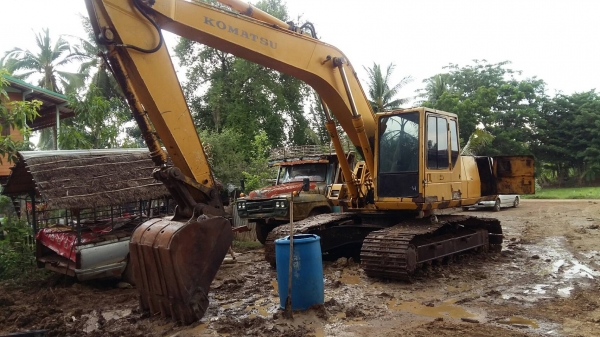 ขาย 650,00 KOMATSU pc 200-5 คอลโทนสั้น เครื่องดี ปั้มแรงไฟฟ้าตัด ช่วงล่างเต็ม แอร์หนาว รถสวยพร้อมใช้ 090-772-3710 090-772-3708