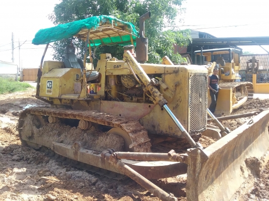 ขาย 395,000 แทรคเตอร์ CAT  D 5 B เอกสารเล่มทะเบียน เกียร์ตัด  เครื่องดี เกียร์แรง ช่วงล่างสวย รถสวยพร้อมใช้เอกสารพร้อมโอน