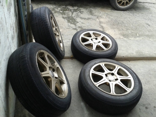 ล้อญี่ปุ่นแท้ขอบ15นิ้ว4รู100 พร้อมยาง สวยๆ 4 ล้อ ราคา 6500 บาท