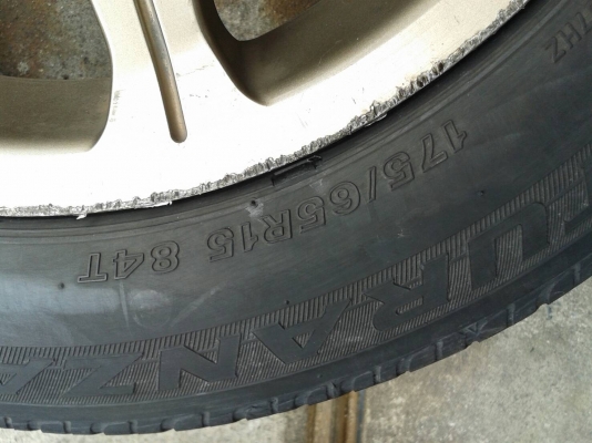 ล้อญี่ปุ่นแท้ ขอบ15นิ้ว4รู100 พร้อมยาง สวยๆ 4 ล้อ ราคา 6500 บาท ล้อญี่ปุ่นแท้ ขอบ15นิ้ว4รู100 พร้อมยาง สวยๆ 4 ล้อ ราคา 6500 บาท