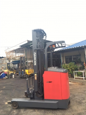 ขายโฟล์คลิฟท์ไฟฟ้า ยืนขับ NICHIYU รุ่นล่าสุด 4พันชั่วโมง ยกน้ำหนัก 2.5 ตัน ยกสูง 650ซม. พร้อมใช้งาน สภาพดีมากๆ แถมฟรีตู้ชาร์จ!! 320,000 โทร 094-4267888 จะเด็ด