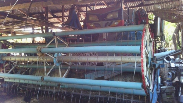 ขายรถเกี่ยวข้าวรองกระสอบ เครื่อง 6HE1 195 แรง แจ่มๆ