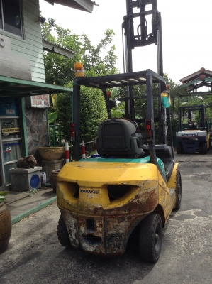+++ ขายโฟล์คลิฟท์  KOMATSU FD25-16  ขนาด  2.5  ตัน  เครื่องยนต์ดีเซล  เสา  4  เมตร  3  ท่อน  ไซด์ชิพ  เกียร์ออโตเมติค  ยางตัน