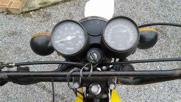 ขาย DT100 ออกใบซื้อขายเครื่องดีพอใช้โครงไม่ดามคันสตาร์ทคันเกียร์ไม่เชื่อมเหมาะเอาไปปั้นต่อ ขาย 8900