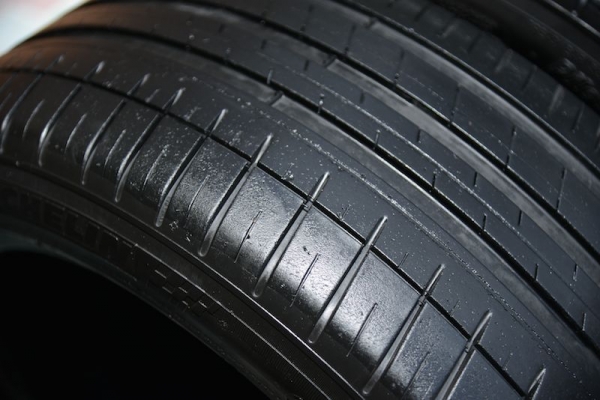 ยาง Michelin 235-45-18 ยกชุด 4,800.-