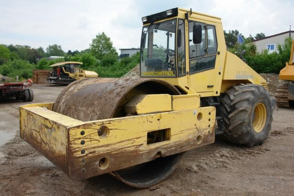 รถบดสั่นสะเทือนBOMAG BW225-3 นำเข้าจากต่างประเทศ