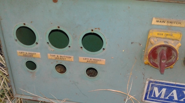 ขาย โต๊ะทำงานช่าง พร้อมปุ่มวงจร