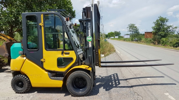 ขายด่วนรถยกKOMATSU-FG20-15ยก2.0ตันเกียรออโต้มีตู้เก๋งยางหน้าคู้งายาว188ซ.มรถนอกเพิ่งนำเข้ามายังไม่เคยใช้งานในเมืองไทยเลย