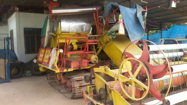 ขายรถเกี่ยวข้าวไทยเส็งยนต์อุ้มปรับระดับเดิน12Lสวิงปั้มๆดกิ้น22เคร่ื่อง6bf1