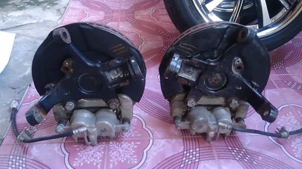 ยกชุดคอม้าดุมล้อและเบรก D-max