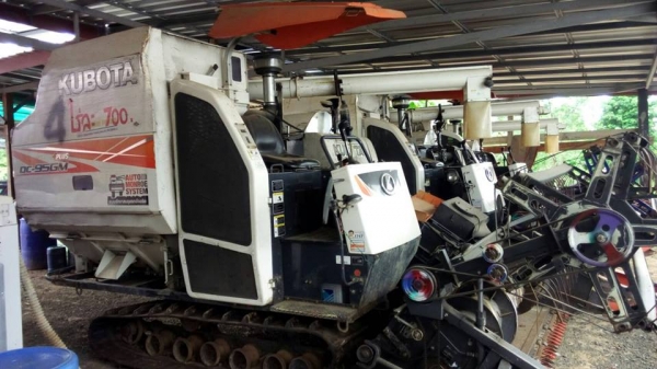 ขายรถเกี่ยวข้าว KUBOTA 95GM มี3คันพร้อมเทรลเลอร์ ทำงาน 1.2 1.3 1.4พันชม. เอกสารเล่มทะเบียนปี53 ขายรถเกี่ยวข้าว KUBOTA 95GM มี3คันพร้อมเทรลเลอร์ ทำงาน 1.2 1.3 1.4พันชม. เอกสารเล่มทะเบียนปี53