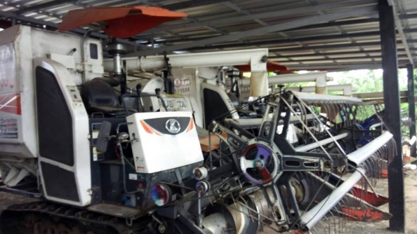 ขายรถเกี่ยวข้าว KUBOTA 95GM มี3คันพร้อมเทรลเลอร์ ทำงาน 1.2 1.3 1.4พันชม. เอกสารเล่มทะเบียนปี53 ขายรถเกี่ยวข้าว KUBOTA 95GM มี3คันพร้อมเทรลเลอร์ ทำงาน 1.2 1.3 1.4พันชม. เอกสารเล่มทะเบียนปี53