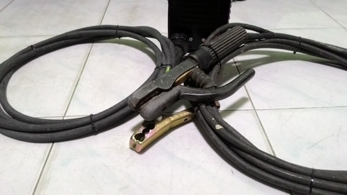 เครื่องเชื่อมระบบอินเวอร์เตอร์ iweld ขนาด 140 แอมป์ พร้อมใช้งานครับ