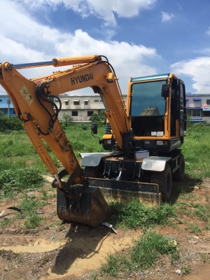 แบคโฮฮุนได ล้อยาง. R60W95. สภาพสวยมากๆๆ ดันได้. ตักได้