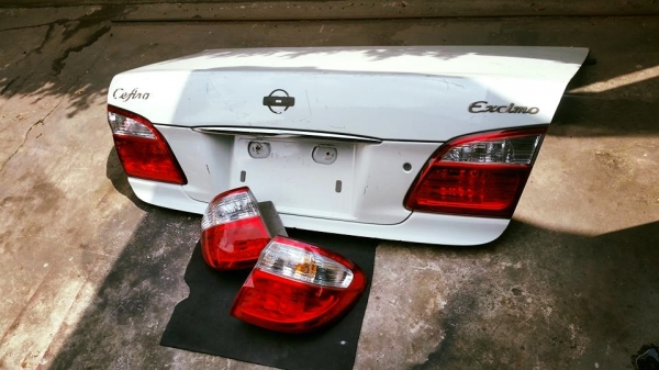 ยกชุดฝาท้ายไฟท้าย สเปคตัวนอกญี่ปุ่น Nissan Cefiro A33
