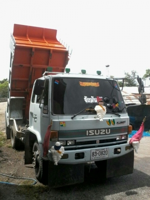 หกล้อISUZU195