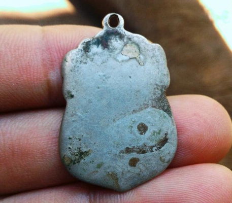 หลวงปู่เฒ่า วัดม่วง เหรียญอ้าปังก้าหรือเนื้อเงินเก่าไม่ทราบแน่ชัด ผ่านการใช้แล้วยังสวย แขวนสบายใจครับ