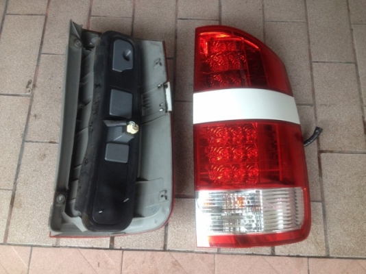 ไฟท้าย TOYOTA VOXY เป็นไฟ LED เก่าญี่ปุ่นเเท้สภาพสวยไม่มีเเตกร้าว คู่ละ ไฟท้าย TOYOTA VOXY เป็นไฟ LED เก่าญี่ปุ่นเเท้สภาพสวยไม่มีเเตกร้าว คู่ละ