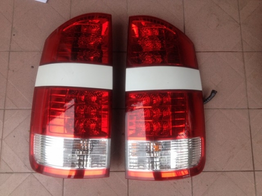 ไฟท้าย TOYOTA VOXY เป็นไฟ LED เก่าญี่ปุ่นเเท้สภาพสวยไม่มีเเตกร้าว คู่ละ