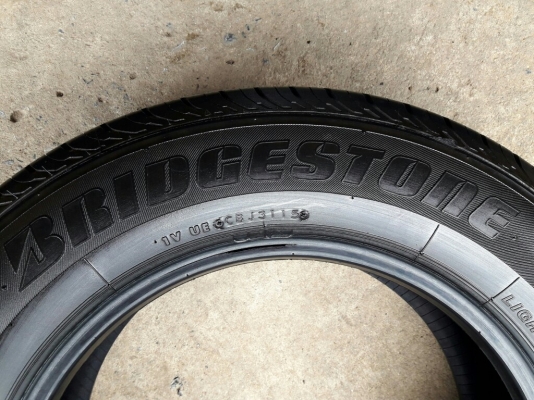BRIDGESTONE รุ่น DURAVIS .215 65R16 ปี2015 ลงพื้นปลายปี2015 ยางรถกระบะ รถตู้ สภาพสวยมากๆ ดอกเต็มๆไม่มีปะไม่แพง