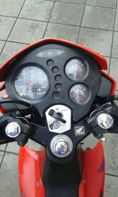 ขาย Honda Sonic 125 ปี 48 กุญแจใหญ่ สตาร์ทเท้า เครื่องดีเดิมๆ ควันไม่ไหล ชุดสีดีเดิมๆ เล่มพร้อมชุดโอน