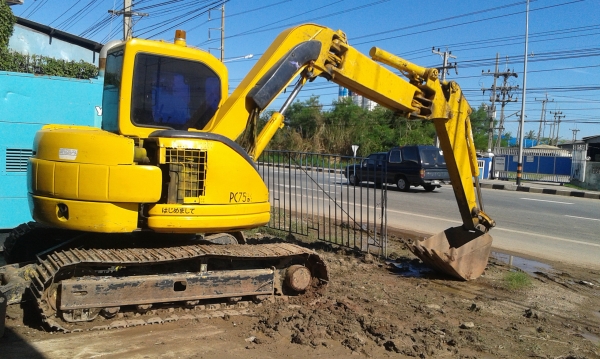 ขายรถแมคโค โคมัสสุ pc75uu2 มือสอง