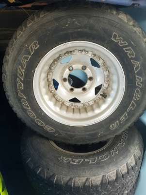 ขายครับ  ล้อ CENTER LINE ล้อพร้อมยาง (ยางแถมนะครับ) ด่วนๆ