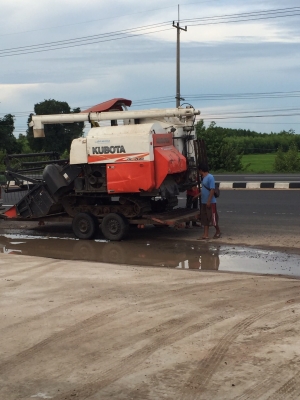 ขายรถเกี่ยวข้าวคูโบต้าราคา455000บาทครับติดต่อ0862465934 ขายรถเกี่ยวข้าวคูโบต้าราคา455000บาทครับติดต่อ0862465934