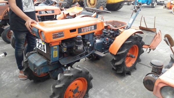 ขายรถไถคูโบต้าB6000 รถเก่านอกยังไม่เคยใช้งานในเมืองไทยคับ