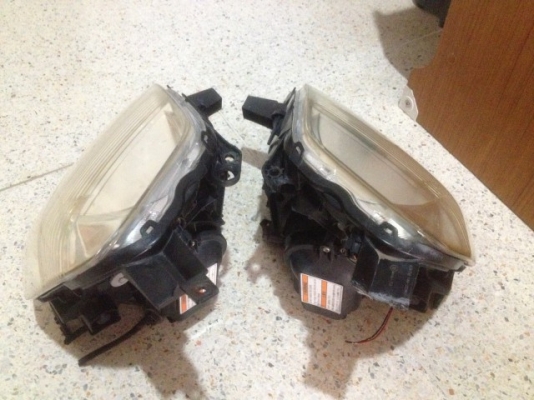 ไฟหน้า HONDA STREAM เป็นซีน่อนเเท้โรงงานเก่าญี่ปุ่นขาหัก1ข้างตามสภาพครับ ไฟหน้า HONDA STREAM เป็นซีน่อนเเท้โรงงานเก่าญี่ปุ่นขาหัก1ข้างตามสภาพครับ