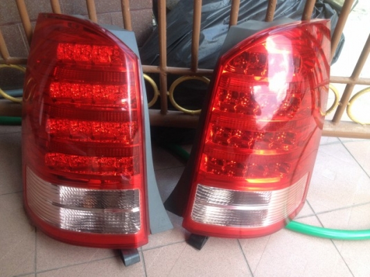ไฟท้าย TOYOTA WISH LED 4 เเถวเก่าญี่ปุ่นเเท้สภาพสวยคู่ละ