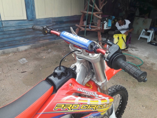 2002 cr125