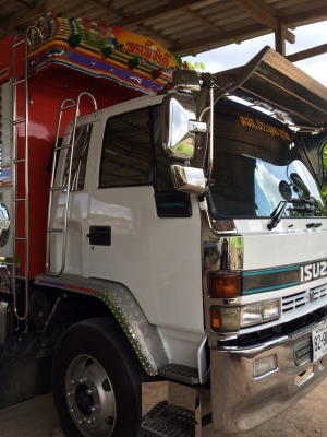 ขาย Rocky 210 วางเครื่อง P11C 330 แรง ผ้าเบรคใหญ่ มีระบบลากพ่วง คานหน้า deca เกียร์ Rockwel กระบะต่อใหม่ ยางใหม่ 10 เส้น หัวนอก แจ้งลงเล่มหมดแล้ว  สนใจ โทร 0824691806