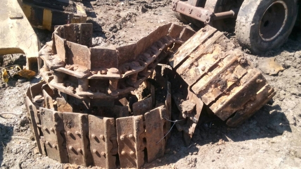 ขายโซ่พร้อมใบรถแทรกเตอร์ D-5 ตีนไก่ สภาพสวย ยี่ห้อเบอร์โก้ ขายไม่แพงครับ