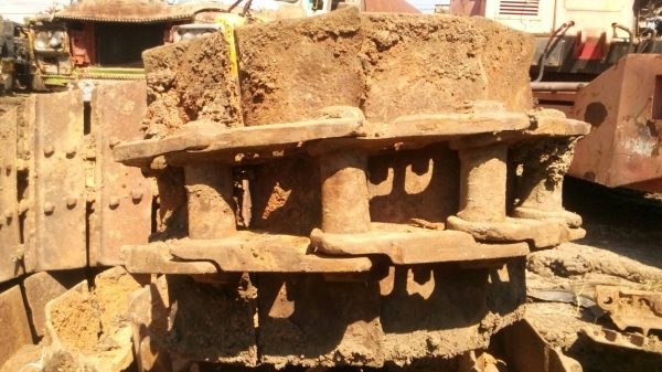 ขายโซ่พร้อมใบรถแทรกเตอร์ D-5 ตีนไก่ สภาพสวย ยี่ห้อเบอร์โก้ ขายไม่แพงครับ