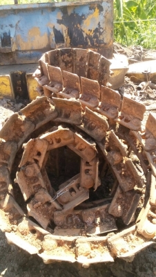 ขายโซ่พร้อมใบรถแทรกเตอร์ D-5 ตีนไก่ สภาพสวย ยี่ห้อเบอร์โก้ ขายไม่แพงครับ