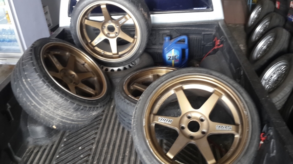 แม็กte37ขอบ 18 พร้อมยาง